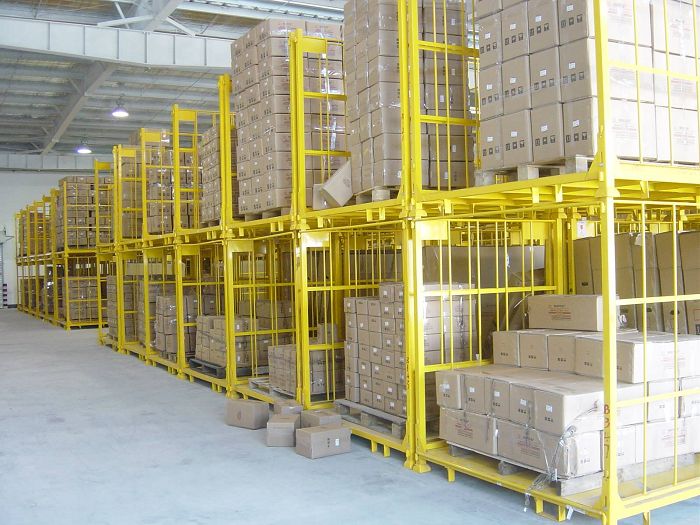 Pallet xếp chồng đựng hàng